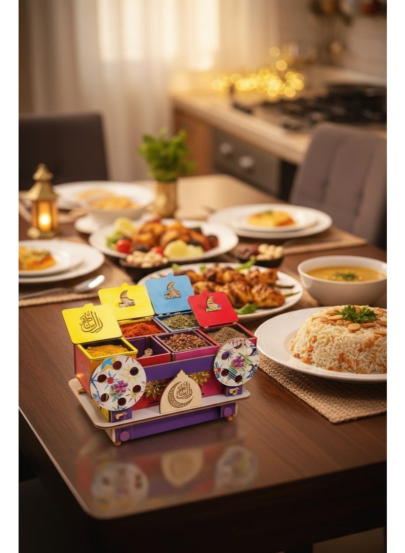 رف توابل خشبي مزخرف لرمضان، مزود بأربعة مرطبانات، لتنظيم الأعشاب والتوابل وتخزينها على سطح الطاولة. - Image 5